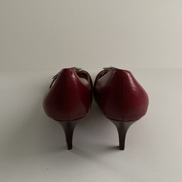 Nine West Muted Red Heels with Gold Plated Buckle Size 9.5 - Picture 3 of 9